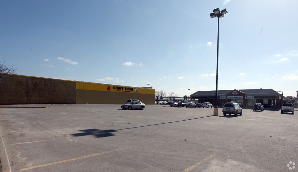 More Photos Of 130 Davis Dr, Newmarket General Retail For Lease