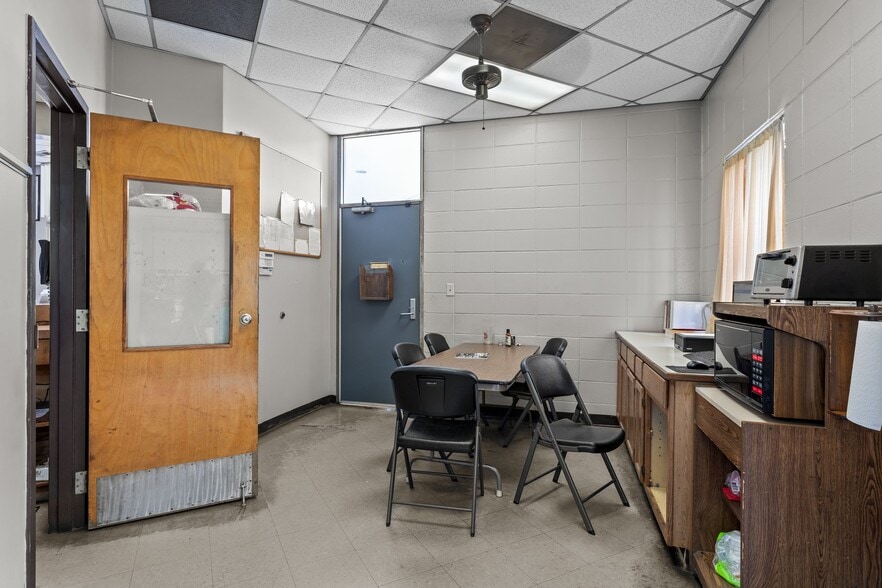 More Photos Of 6425 Glenwood Ave, Raleigh Auto Repair For Sale