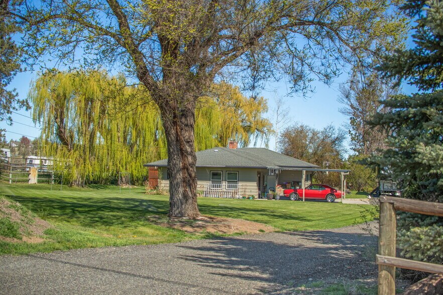 More Photos Of 1810 SW Highway 97, Madras Auto Dealership For Sale