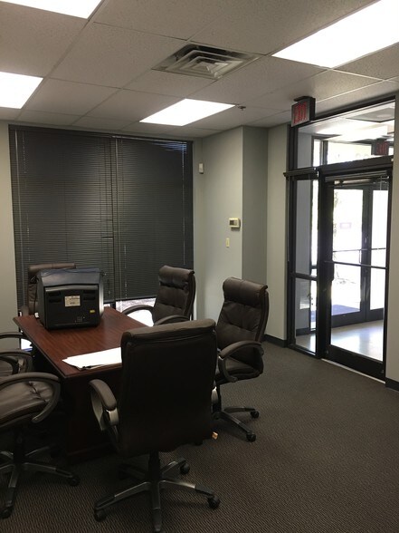 More Photos Of 5600-5626 Eastport Blvd, Richmond Unknown For Lease