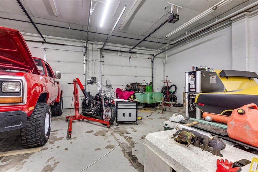 More Photos Of 4831 50 St, Alix Flex For Sale