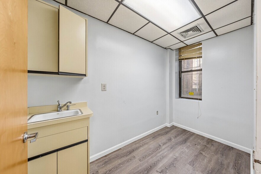 More Photos Of 422 Grand St, Hoboken Apartments For Sale