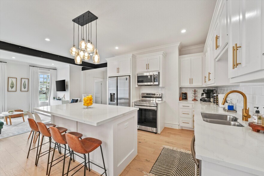 More Photos Of 235 Westheimer Rd, Houston Apartments For Sale