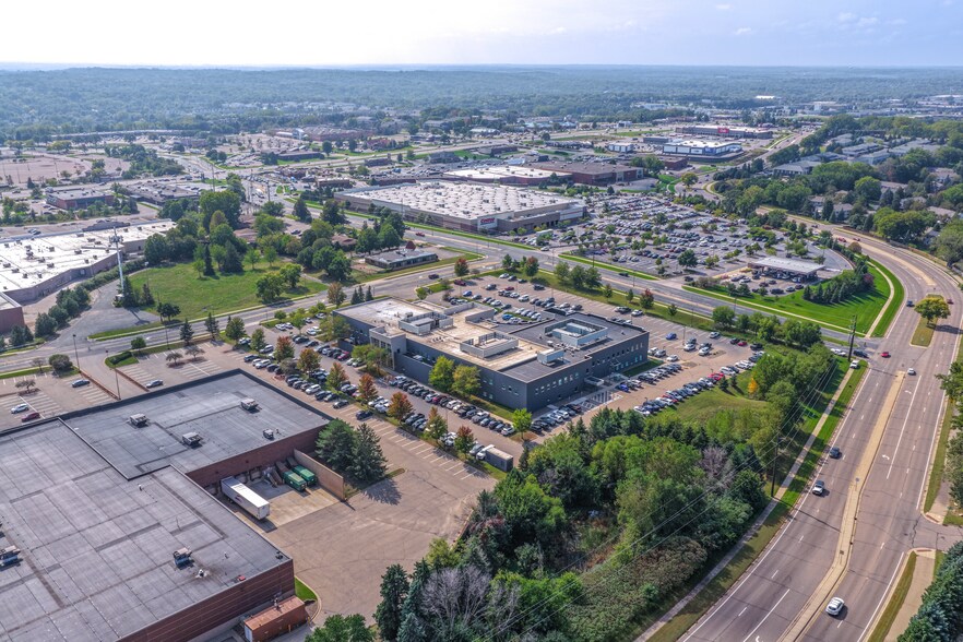More Photos Of 1000 140th St W, Burnsville Medical For Lease