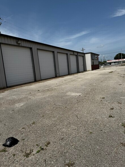 More Photos Of 4005 N Navarro St, Victoria Warehouse For Lease