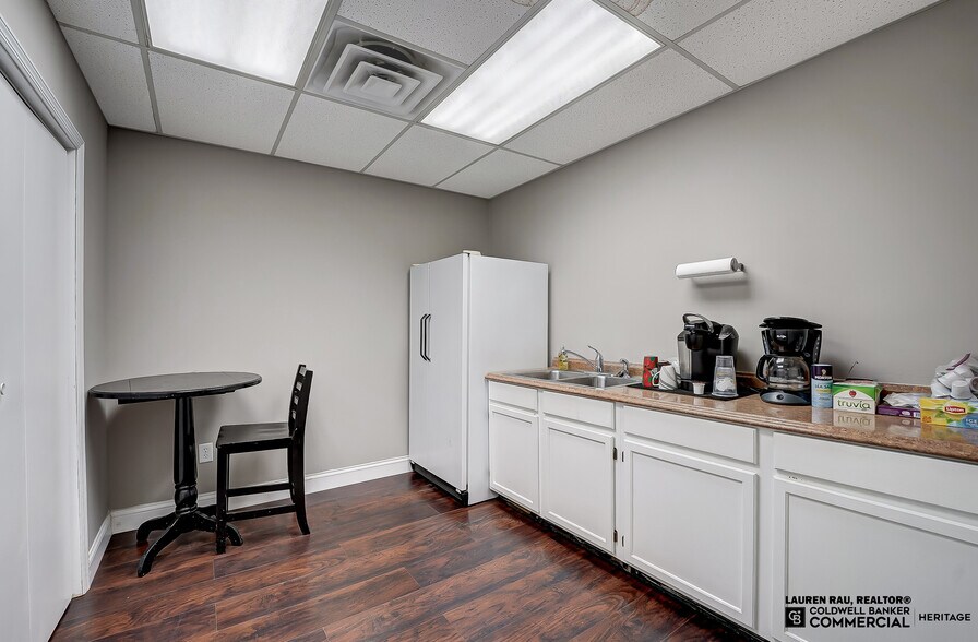 More Photos Of 400-460 Fame Rd, Dayton Light Distribution For Lease