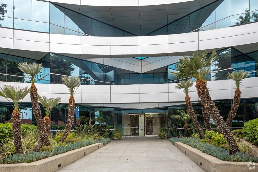 More Photos Of 1025 W 190th St, Gardena Office For Lease