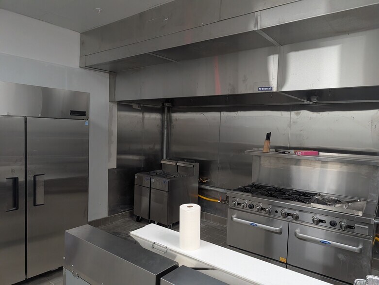 More Photos Of 470 W Larch Rd, Tracy Service For Sale