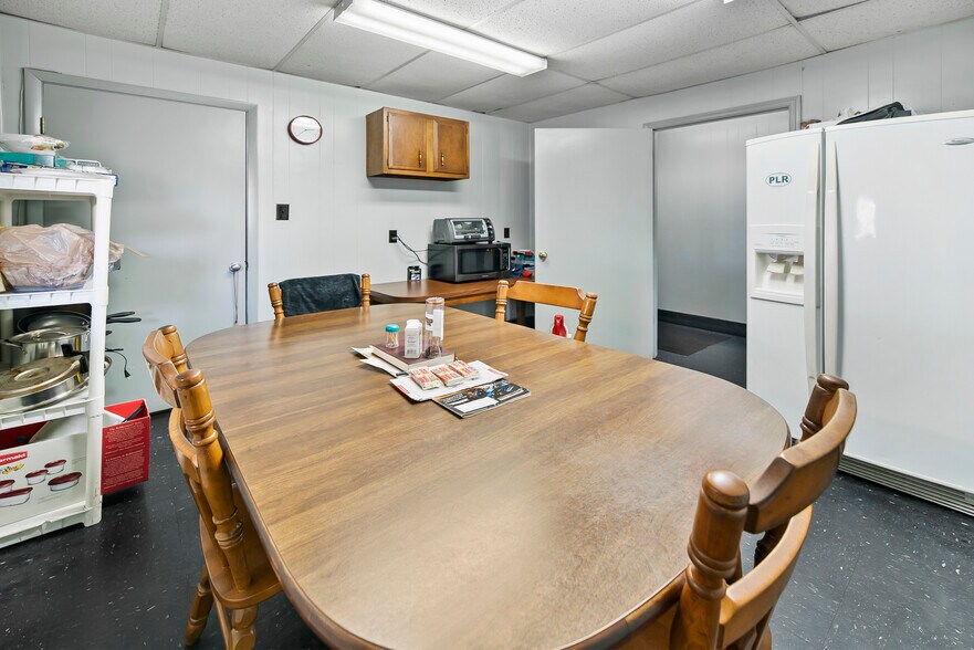 More Photos Of 3237 W Bay St, Savannah Warehouse For Sale