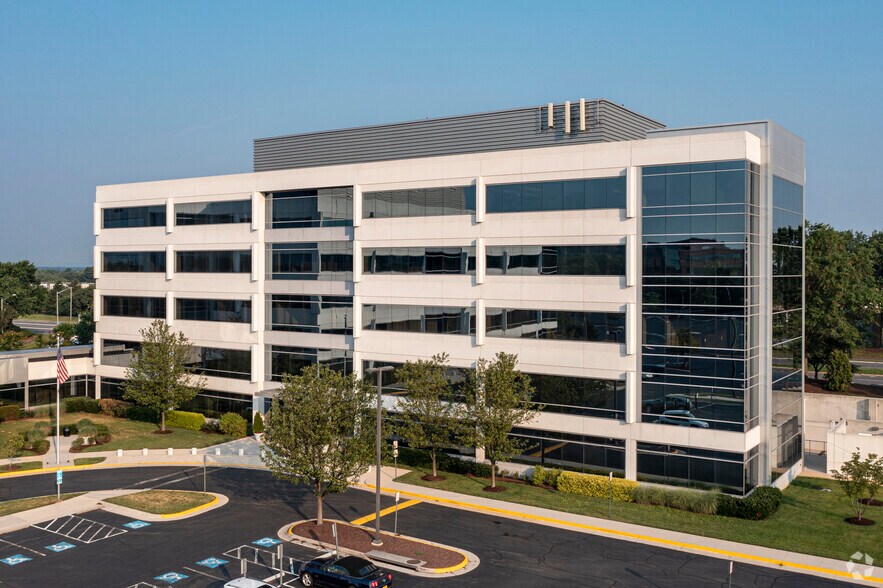 More Photos Of 4800 Westfields Blvd, Chantilly Office For Lease