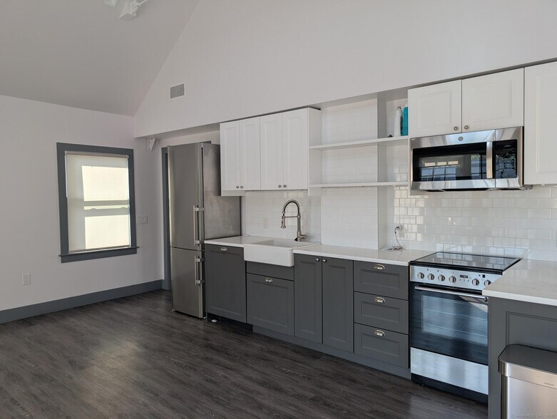 More Photos Of 139 Main St, Westport Storefront For Lease