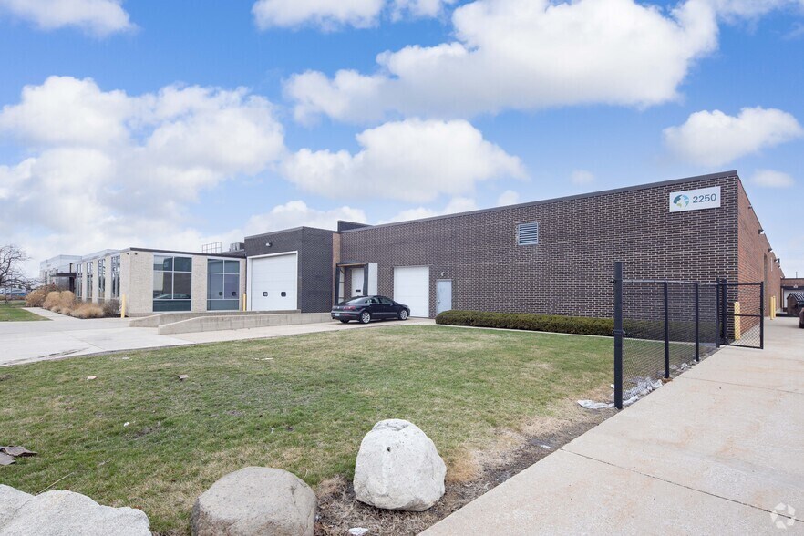 More Photos Of 2250 Arthur Ave, Elk Grove Village Warehouse For Lease