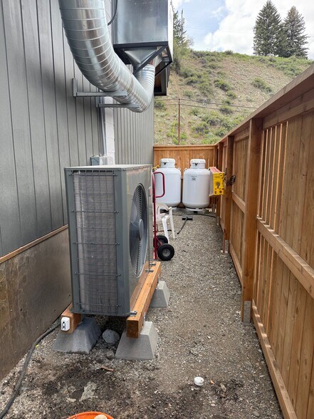 More Photos Of 425 S. Glover St, Twisp Restaurant For Sale