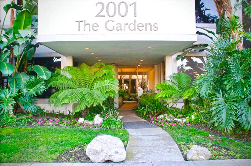 More Photos Of 2001 S Barrington Ave, Los Angeles Medical For Lease