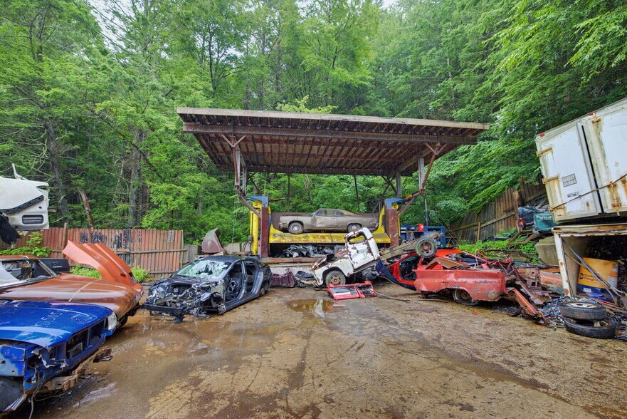More Photos Of 428 Railroad St, Thomaston Industrial For Sale