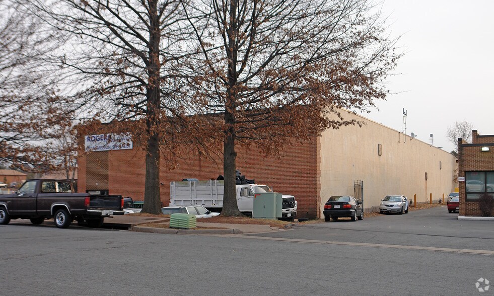 More Photos Of 14041-14067 Willard Rd, Chantilly Light Distribution For Lease