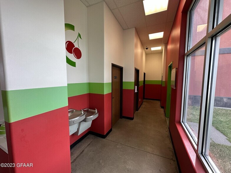 More Photos Of 3221 32nd Ave S, Grand Forks Unknown For Lease