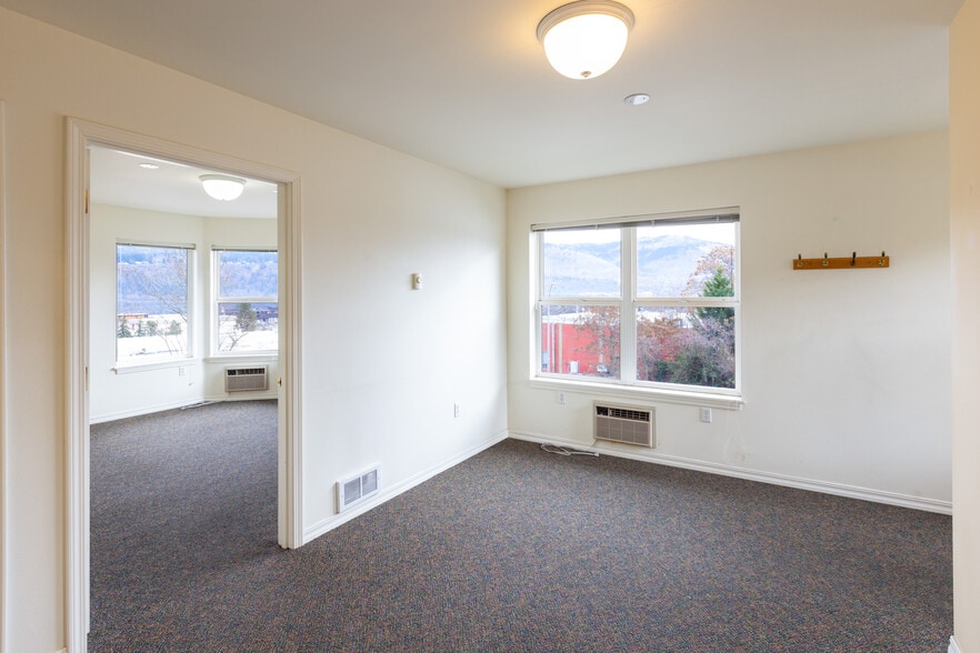 More Photos Of 708 Columbia St, Hood River Office Residential For Sale