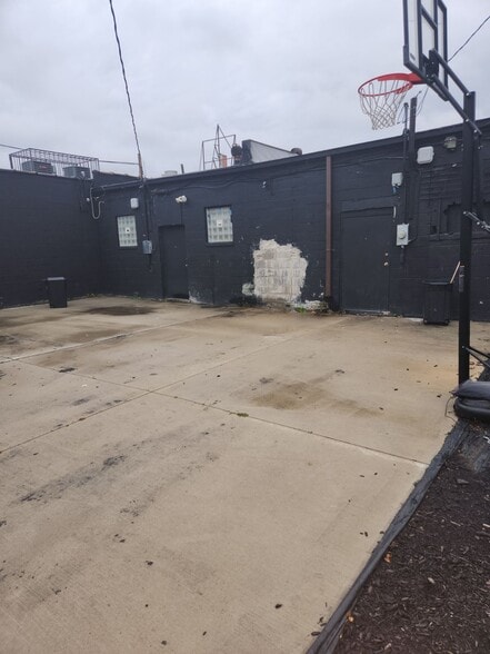 More Photos Of 19331-19335 Schoolcraft Rd, Detroit Storefront For Sale