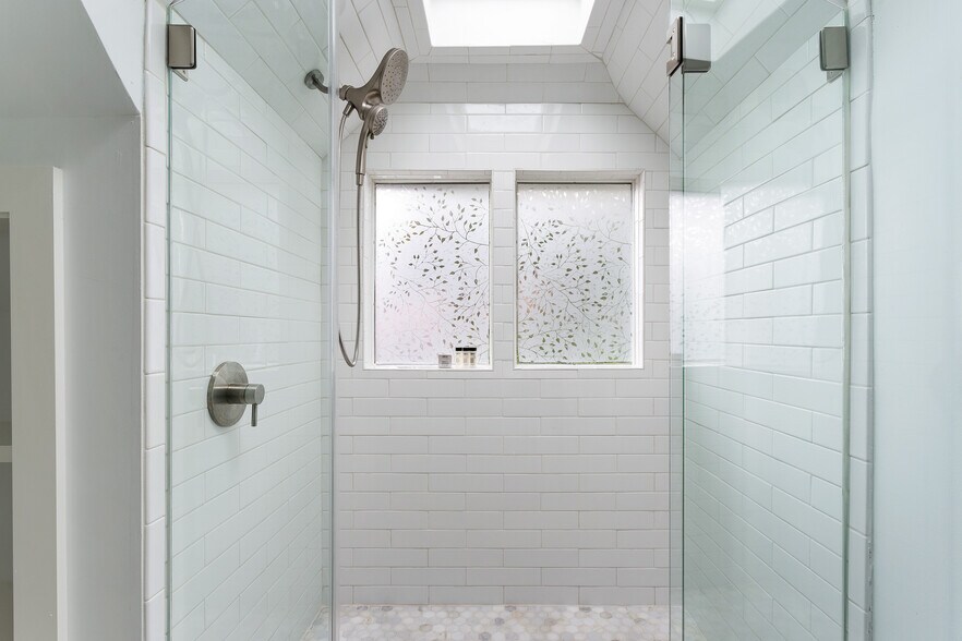 More Photos Of 184 Ashley Ave, Charleston Specialty For Sale