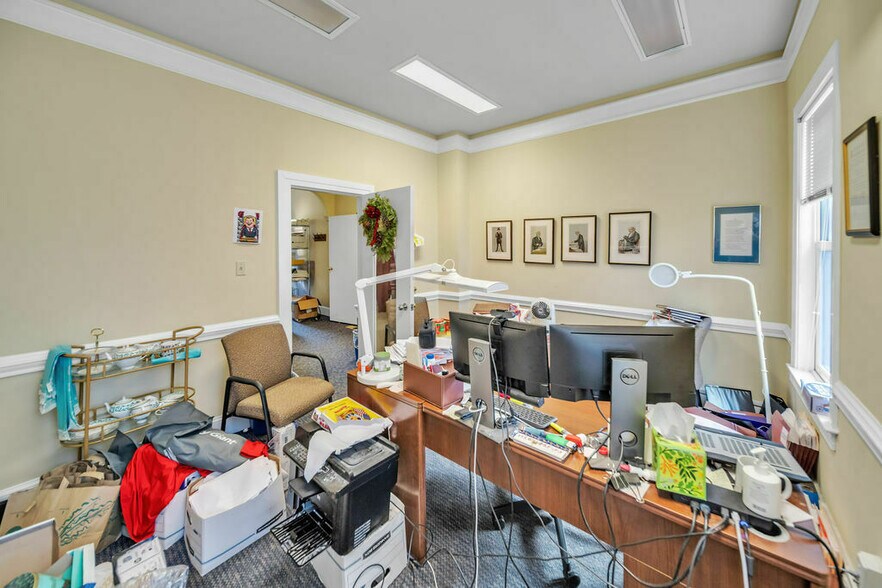 More Photos Of 319-321 D St NE, Washington Office For Lease