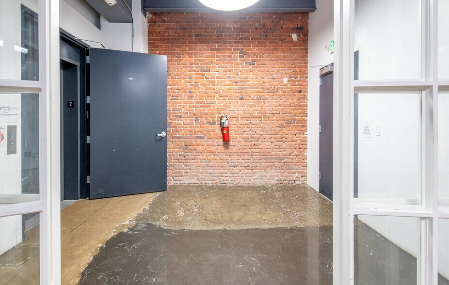 More Photos Of 731 S Broadway, Los Angeles Loft Creative Space For Lease