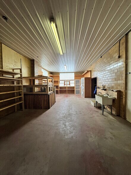 More Photos Of 1600 1st Ave NE, Austin Warehouse For Sale