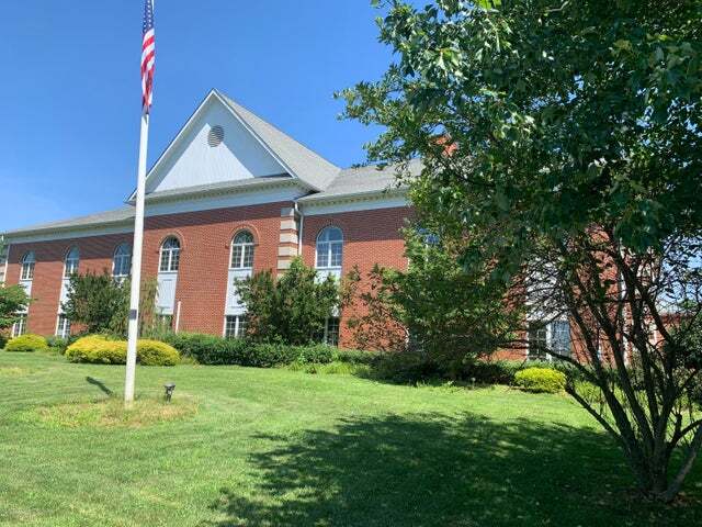 Primary Photo Of 494 Sycamore Ave, Shrewsbury Medical For Lease