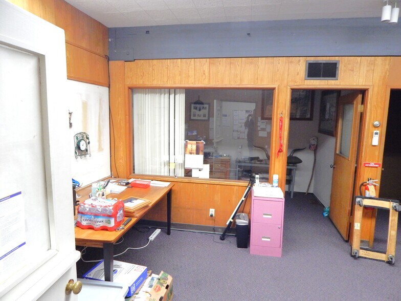 More Photos Of 635 SE Stephens St, Roseburg Freestanding For Lease