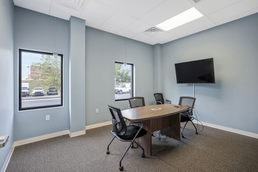More Photos Of 7308 Shallowford Rd, Chattanooga Storefront Retail Office For Lease