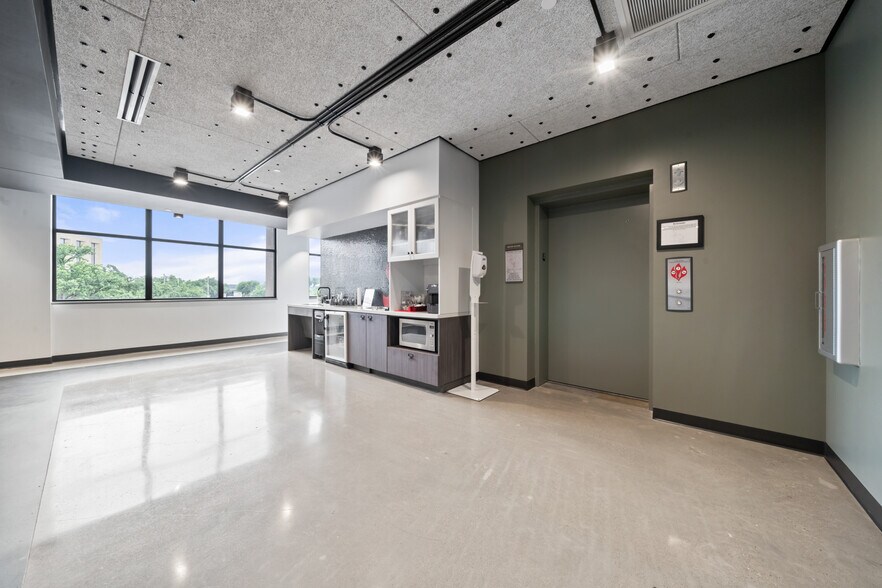 More Photos Of 7620 Guadalupe St, Austin Office For Lease