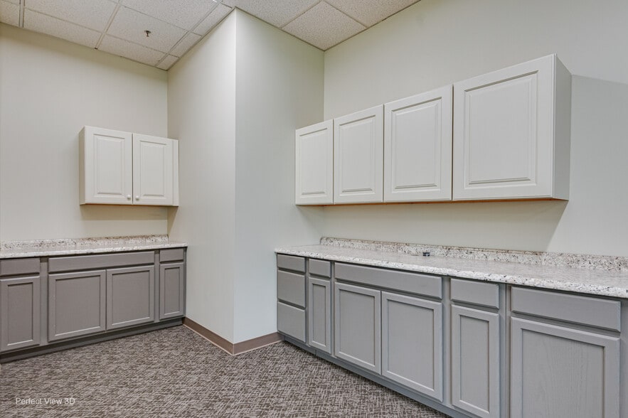 More Photos Of 320 Cardinal Dr, St Charles Medical For Lease