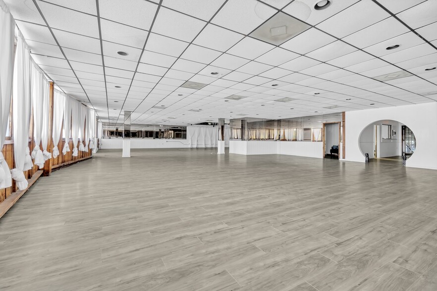 More Photos Of 1224 NE 163rd St, North Miami Beach Storefront Retail Office For Sale