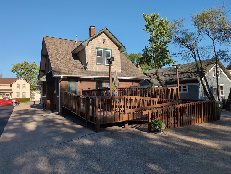 More Photos Of 417 N Hough St, Barrington Medical For Sale