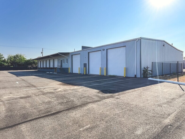 More Photos Of 61 Commerce Park Dr, Dayton Truck Terminal For Lease