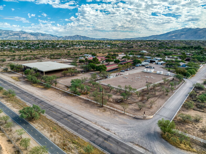More Photos Of 9525 E Graf Ln, Tucson Horse Stables For Sale
