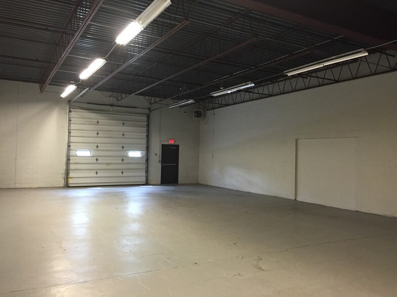More Photos Of 15 Little Brook Ln, Newburgh Warehouse For Lease
