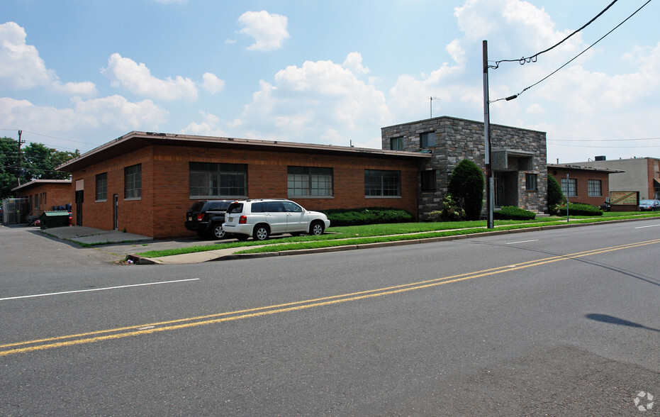 Primary Photo Of 37 Midland Ave, Elmwood Park Warehouse For Lease