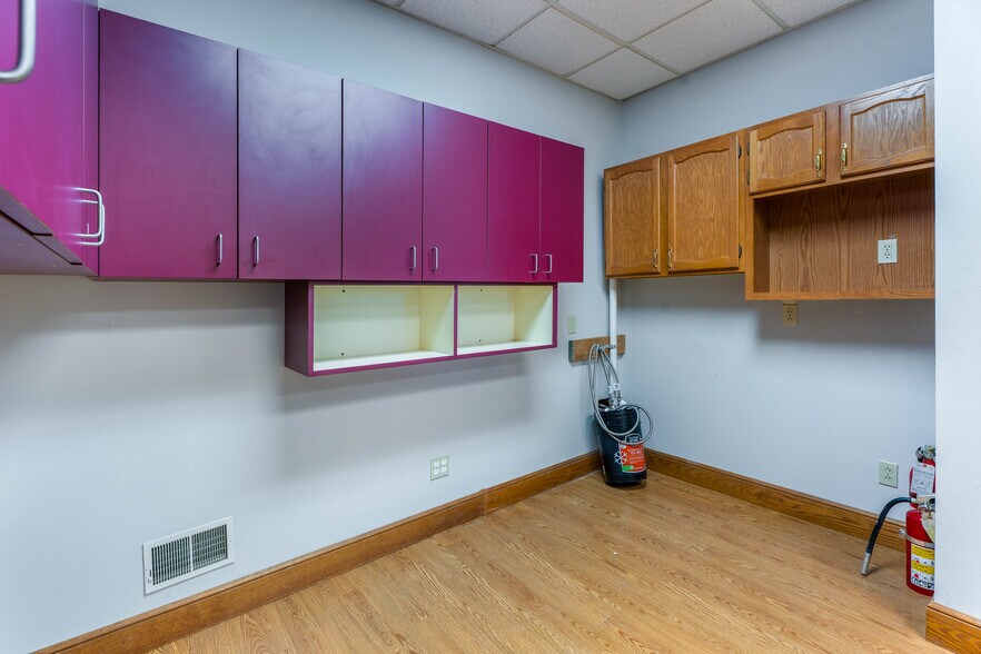 More Photos Of 6490 Main St, Buffalo Medical For Lease