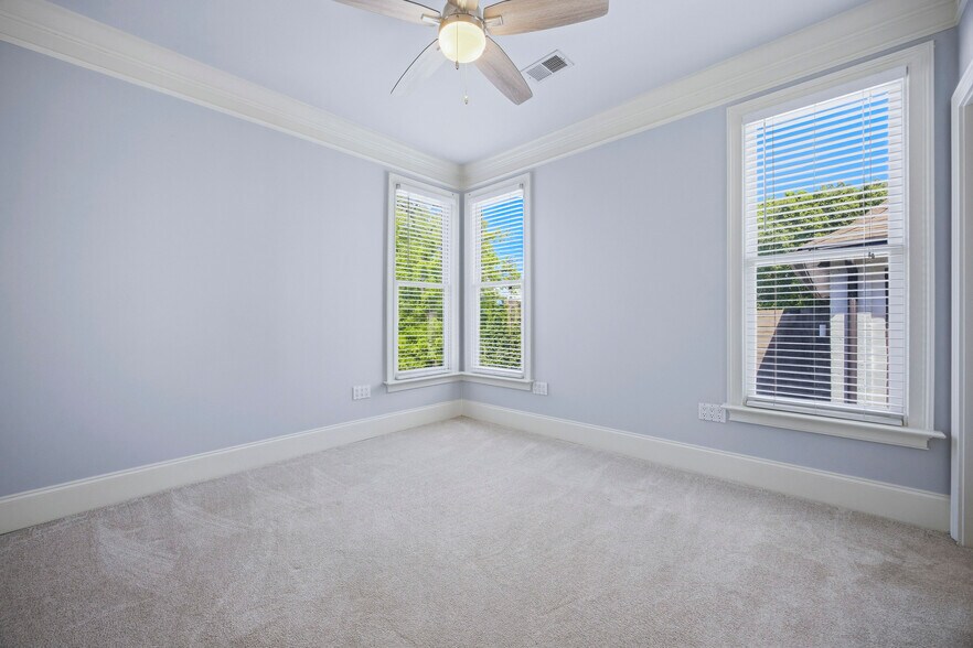 More Photos Of 574 East Ave NE, Atlanta Specialty For Sale