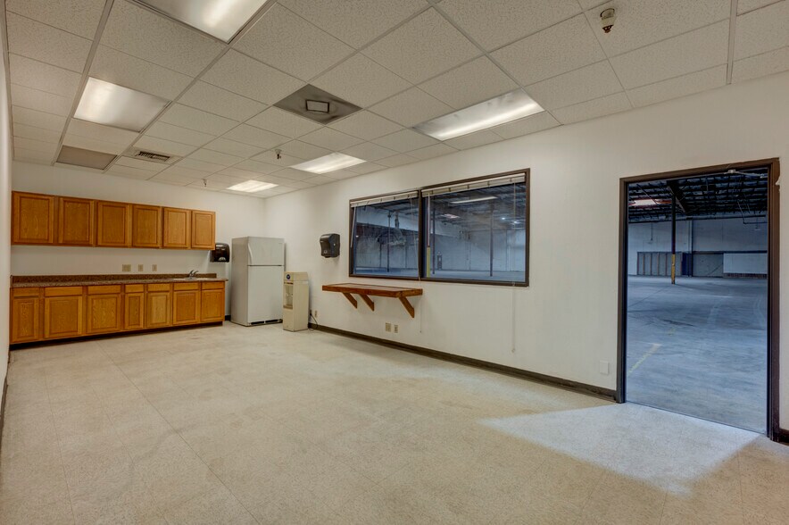 More Photos Of 575-585 Reactor Way, Reno Distribution For Lease