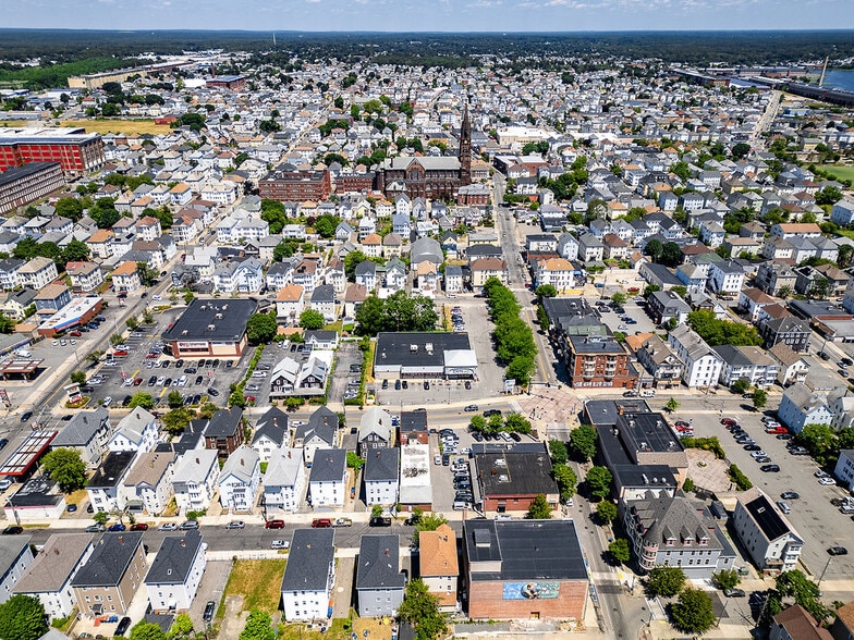 More Photos Of 272 Sawyer St, New Bedford Apartments For Sale