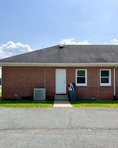 More Photos Of 609 Dutchmans Ln, Easton Office For Sale