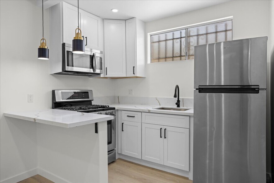 More Photos Of 2218 24th St, Santa Monica Apartments For Sale