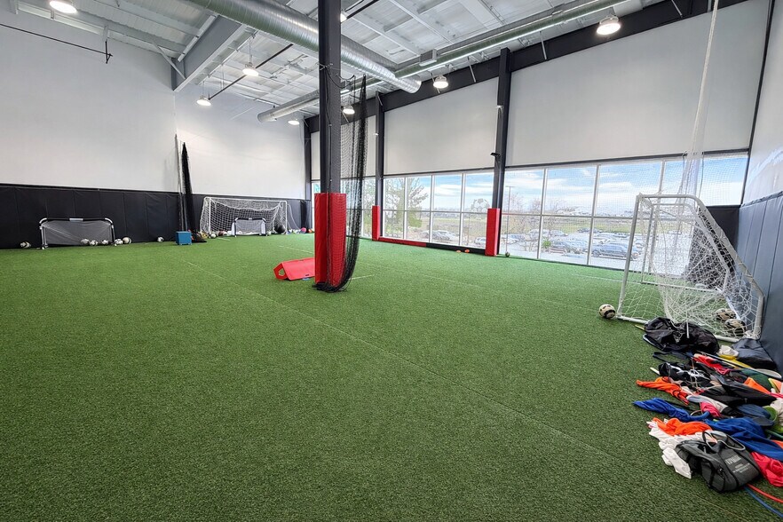 More Photos Of 15 Manning Ave, Middleton Sports And Entertainment For Lease