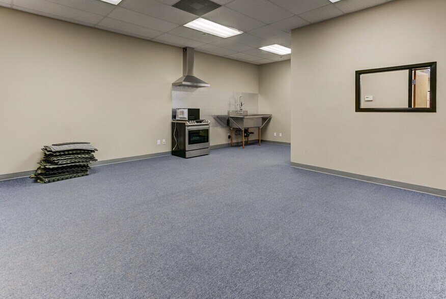 More Photos Of 871 Cotting Ct, Vacaville Warehouse For Lease