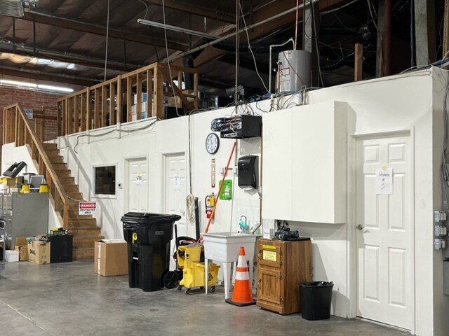 More Photos Of 9330 Corbin Ave, Northridge Warehouse For Lease