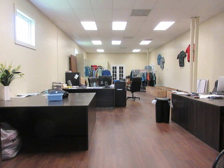 More Photos Of 15445 N Nebraska Ave, Lutz Warehouse For Lease