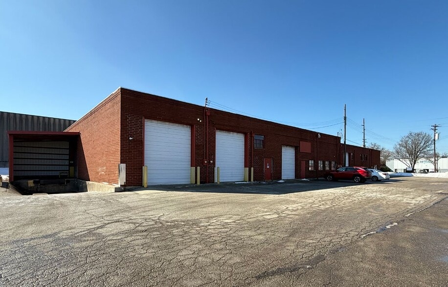 More Photos Of 7722-7728 Reinhold Dr, Cincinnati Warehouse For Lease