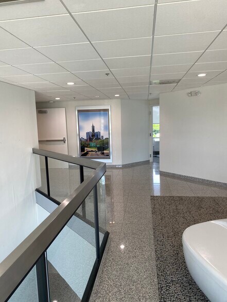 More Photos Of 31731 Northwestern Hwy, Farmington Hills Office For Lease